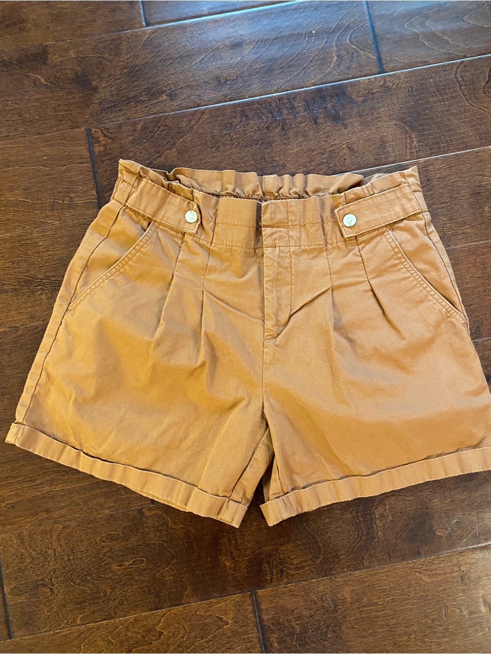 Women's Vintage Liz Claiborne High-Waist Paperbag Shorts in Tan Size 8